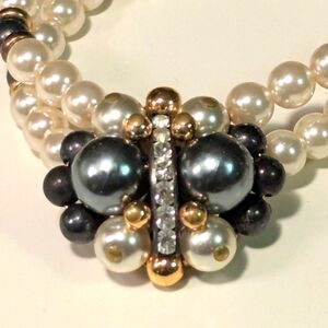 Pearl and Rhinestone Necklace - Multicolored Uniquely Stunning💕